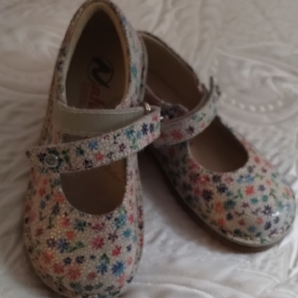 Naturino Multicolor Floral Mary Jane Shoes - Picture 3 of 9